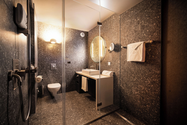 Bathroom 4, Seerose Resort & Spa, Kulm