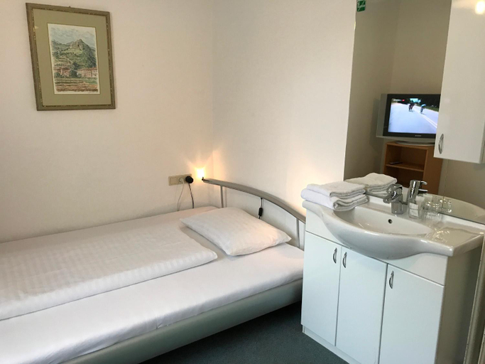 Bedroom 2, Hotel Goldene Krone Innsbruck, Innsbruck