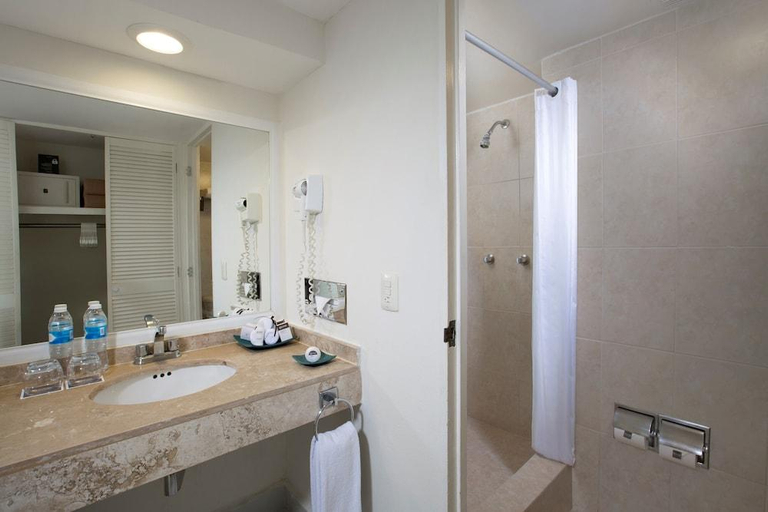 Bathroom 4, The Sens Cancun By Oasis, Benito Juárez