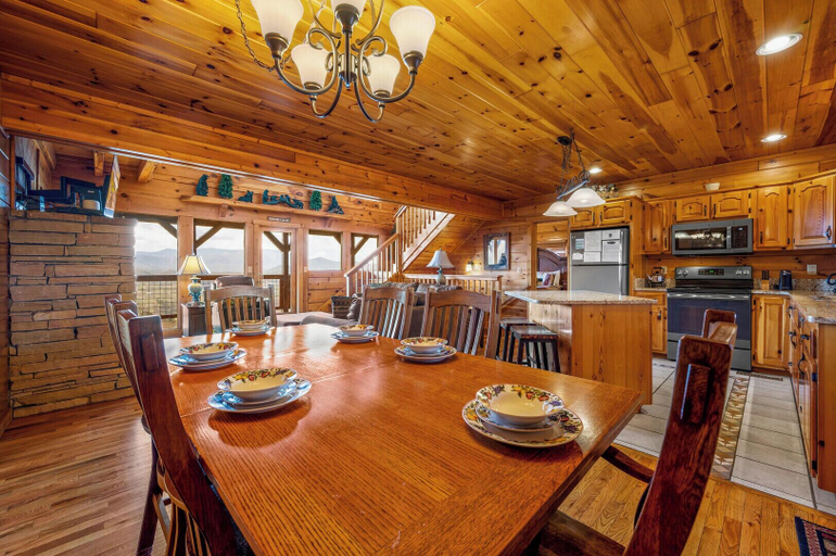 Food & Drinks 5, Lookout Lodge, Sevier