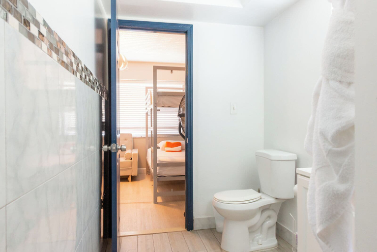 Bathroom 3, Hollywood Beach Suites, Broward