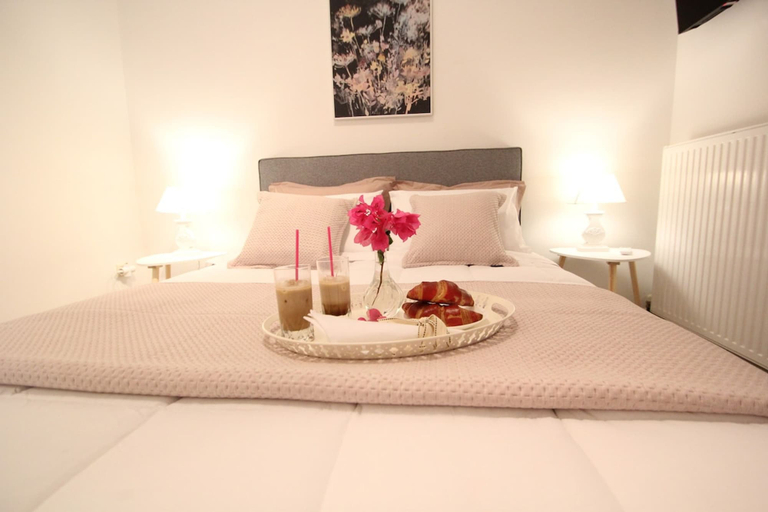 Room 2, Angie s Serenity Apartment, Attica
