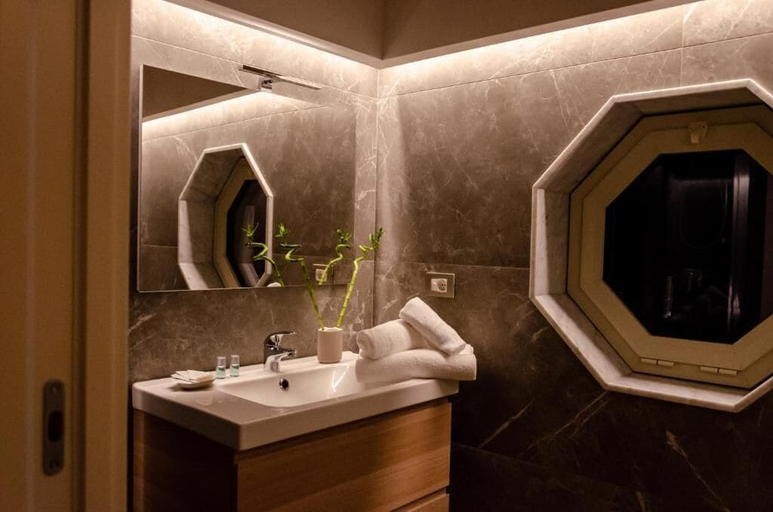 Bathroom 5, Palazzo Fiammingo Rooms, Catania