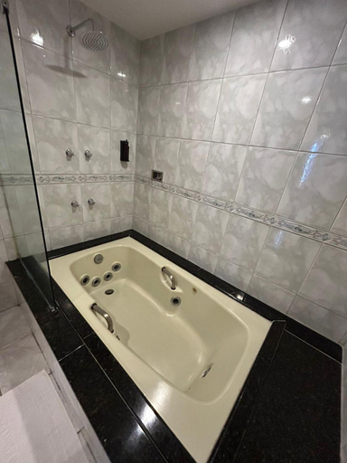 Bathroom 4, Tower Icarai Hotel, Niterói