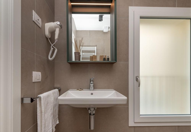 Bathroom 4, Hotel Canton dell'Orto, Padua
