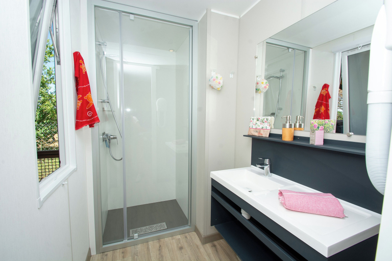 Bathroom, Camping international Aups 83, Var