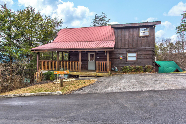 Exterior & Views, Catch Me If You Can, Sevier