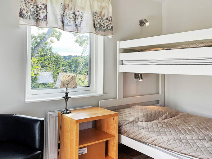 Bedroom 4, 7 Person Holiday Home in Hakenaset, Tjörn