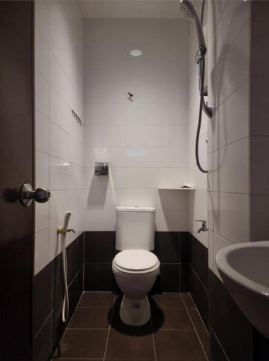 Bathroom 3, OYO 91185 Dancenter Sepang, Sepang