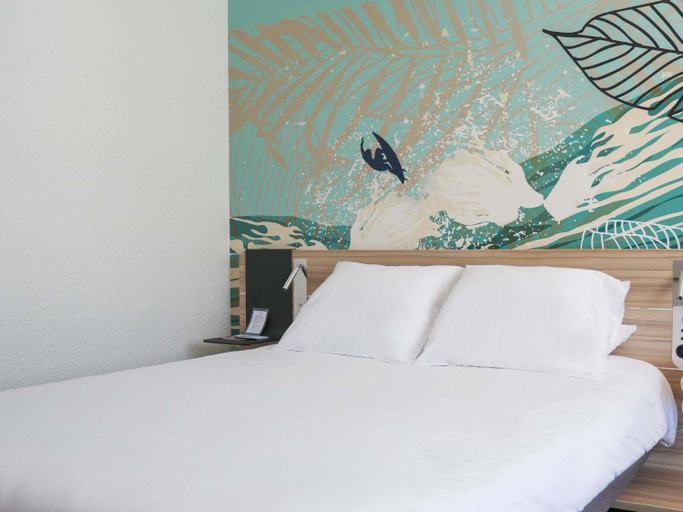 Bedroom 3, Novotel Narbonne Sud, Aude