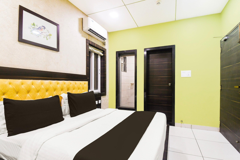 Room 5, Deluxe Puri Royal Crown, Puri