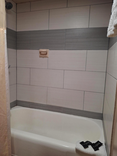 Bathroom 4, Hotel Weston RFD, Winnebago