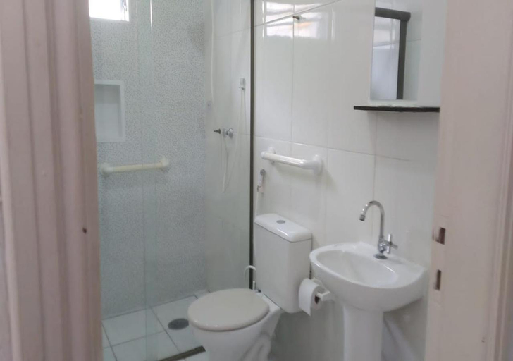Bathroom, Hotel Alaska, Peruíbe