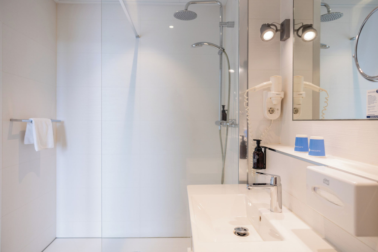 Bathroom 5, Fletcher Hotel-Restaurant Noordsee-Ameland, Ameland