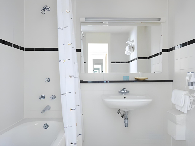 Bathroom 4, Bastion Hotel Amsterdam Amstel, Ouder-Amstel