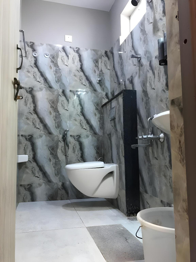 Bathroom 4, Air Avenue Hotel - Airport, Bangalore