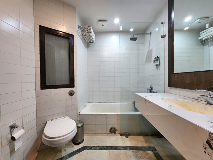 Bathroom 4, The Ashoka Inn, Shimla