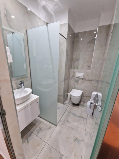 Bathroom 3, Seaside Hotel Himare, Vlorës