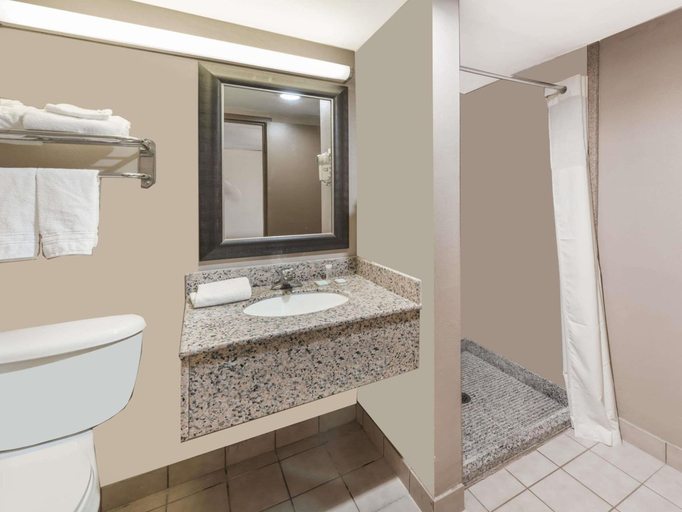 Bathroom 5, Travelodge by Wyndham Bloomington, Monroe