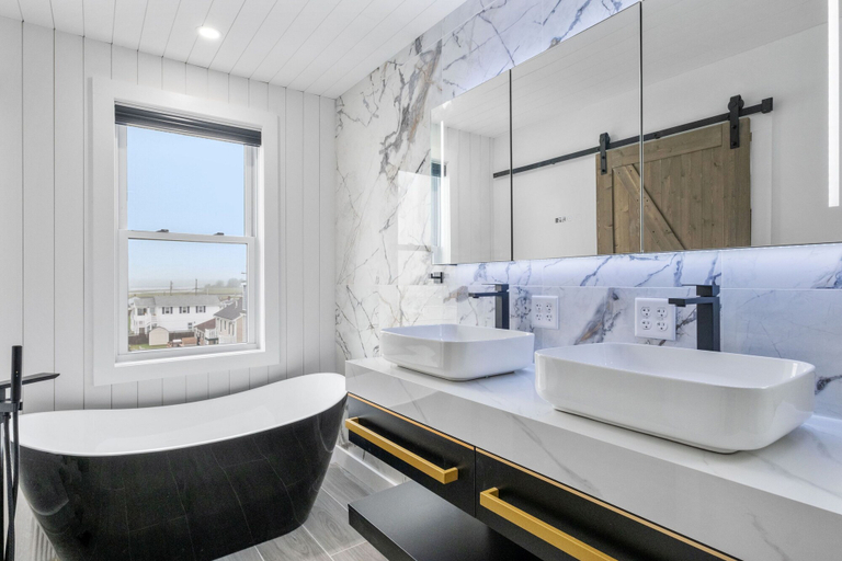 Room 3, New Luxury 4 Bed Condo Perfect for Winter Rental, Rockingham