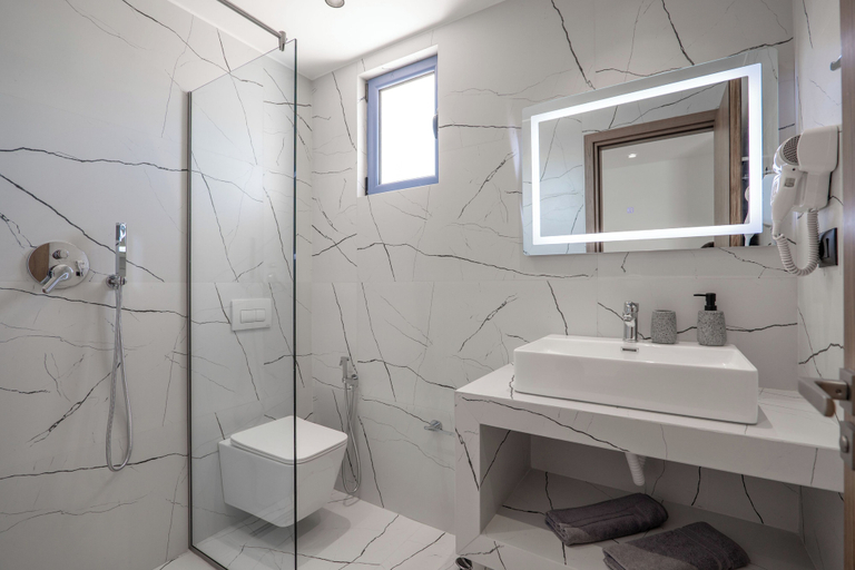 Bathroom 5, Hotel Keos, Sarandës