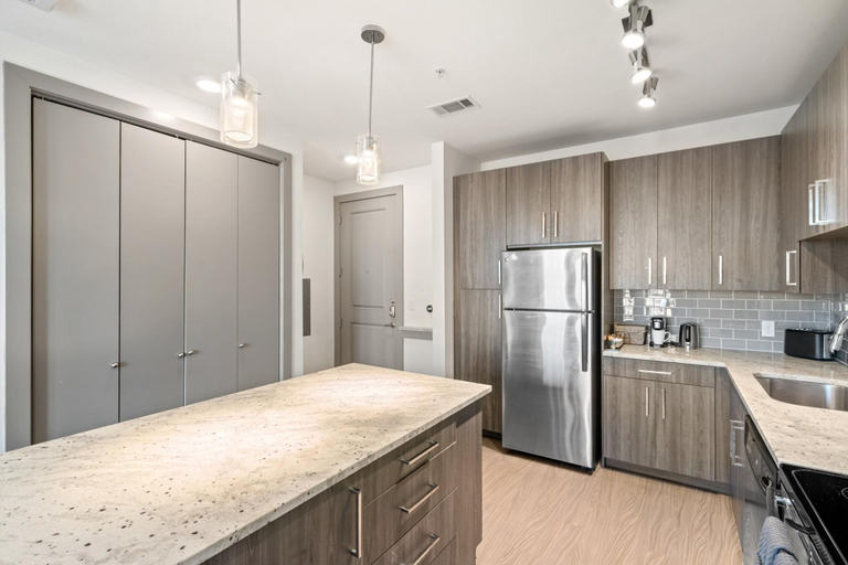 Room 2, Arlington Stylish 2BD 2BA Apartment, Arlington