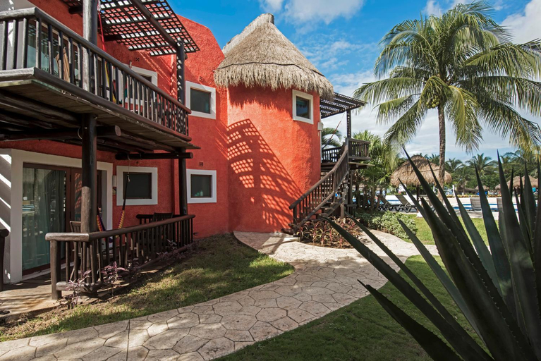 Exterior & Views