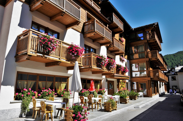 Exterior & Views 2, Hotel Helvetia, Sondrio