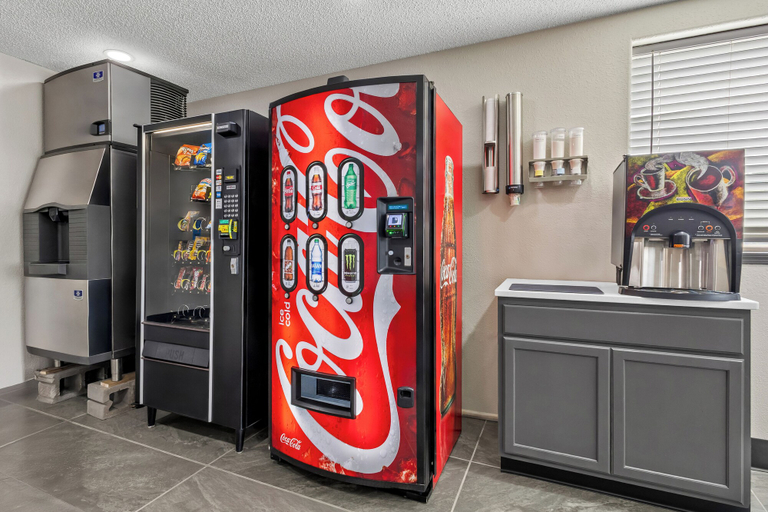 Food & Drinks 4, Motel 6 North Sioux City, SD I 29 North, Union