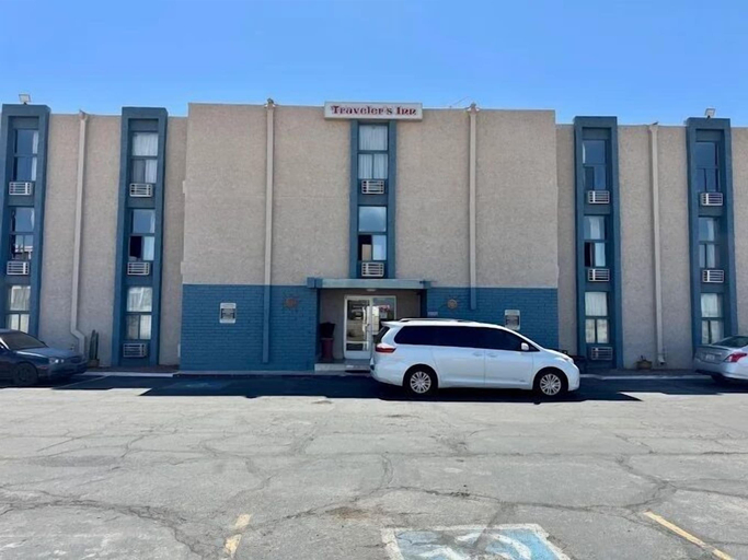 Exterior & Views, Travelers Inn, Shawnee