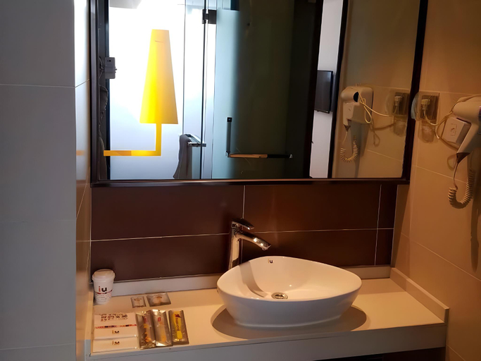 Bathroom 4, IU Hotel Kunming Xishan Wanda Joy City Railway Station, Kunming