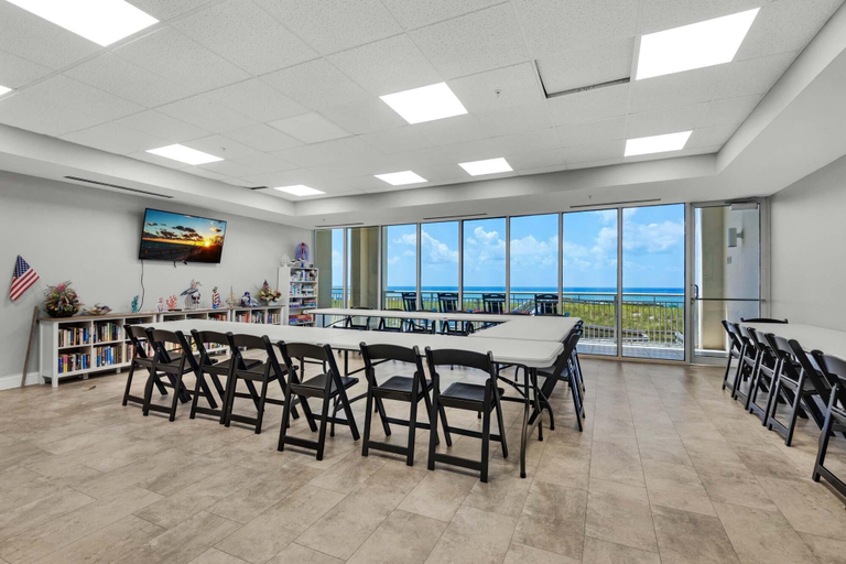 Food & Drinks, The Pearl 404, Escambia