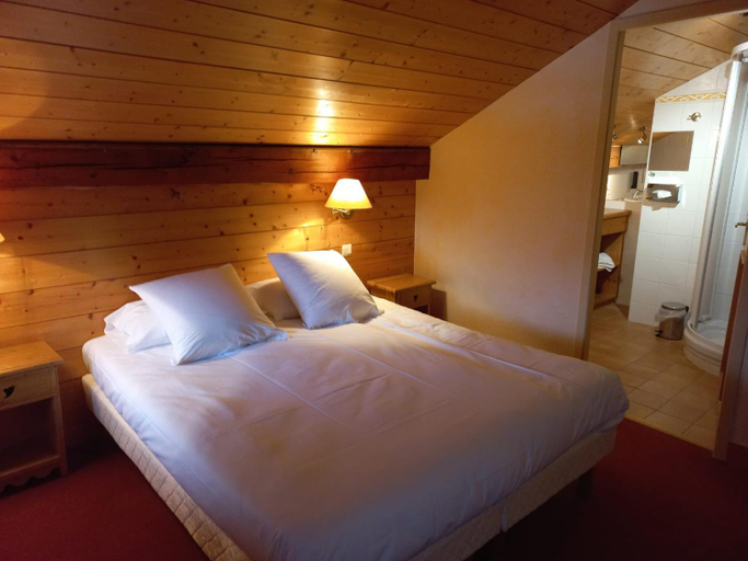 Bedroom 2, Chalet Hotel Le Mont Bisanne, Savoie