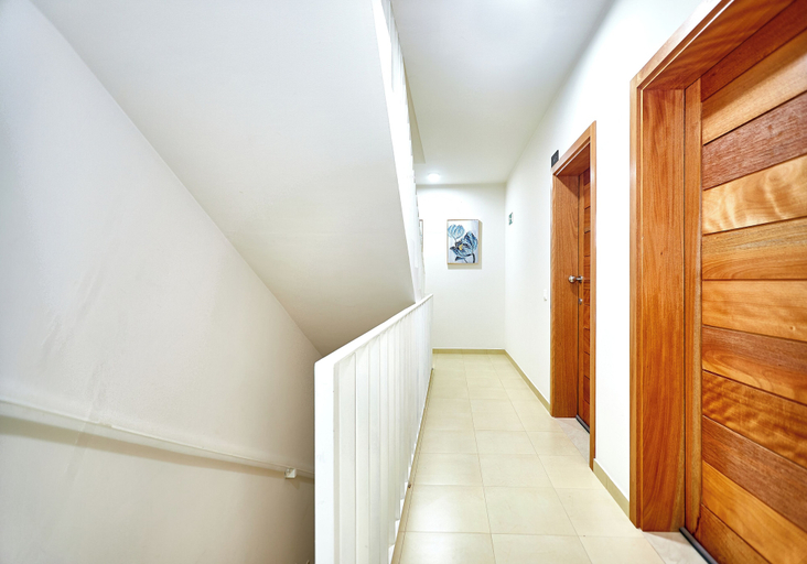 Others 5, Cam's Suites