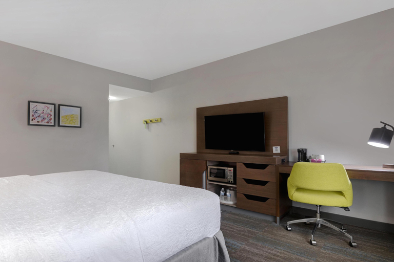 Bedroom 2, Hampton Inn & Suites Shreveport/South, Caddo
