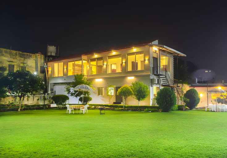 Exterior & Views