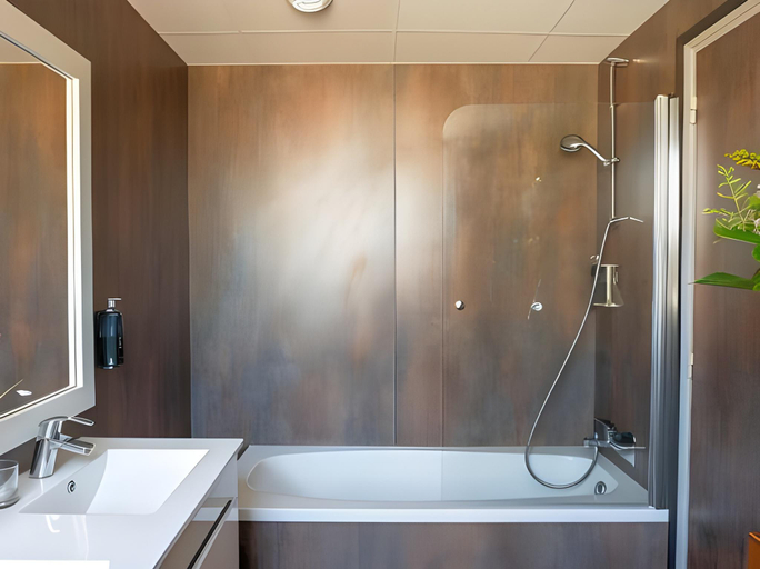 Bathroom 4, Bristol Hotel, Vaucluse