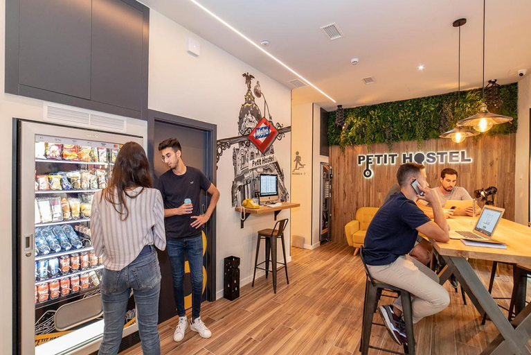 Public Area 2, Petit Hostel La Latina, Madrid