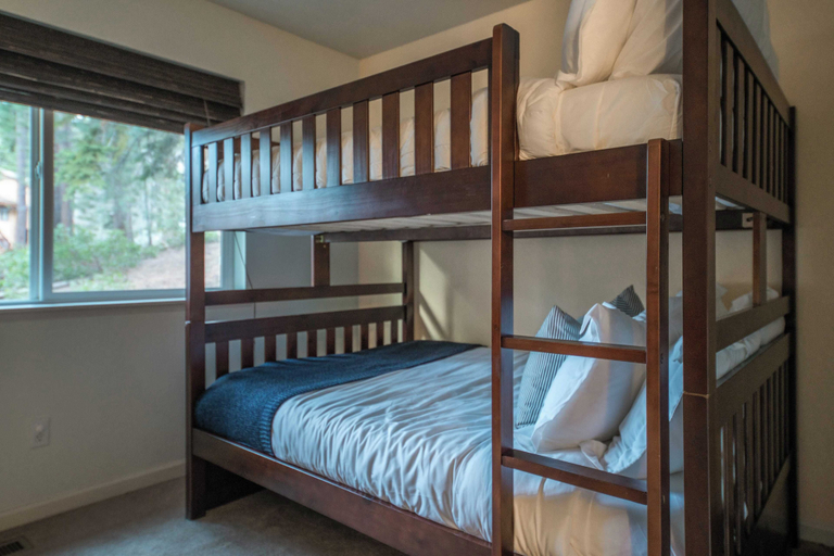 Others 2, Alpine Bay by Avantstay 5mins To Diamond Peak Skiing w/ Expansive Deck, Washoe