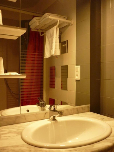 Bathroom 4, Hotel du Centre, Hautes-Pyrénées
