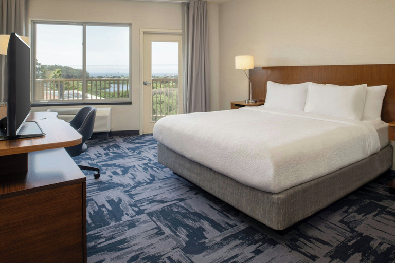 Bedroom 2, Fairfield Inn & Suites by Marriott Santa Cruz, CA, Santa Cruz