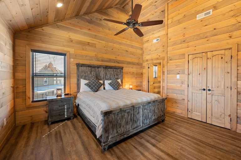 Room 2, The Phoenix, Sevier