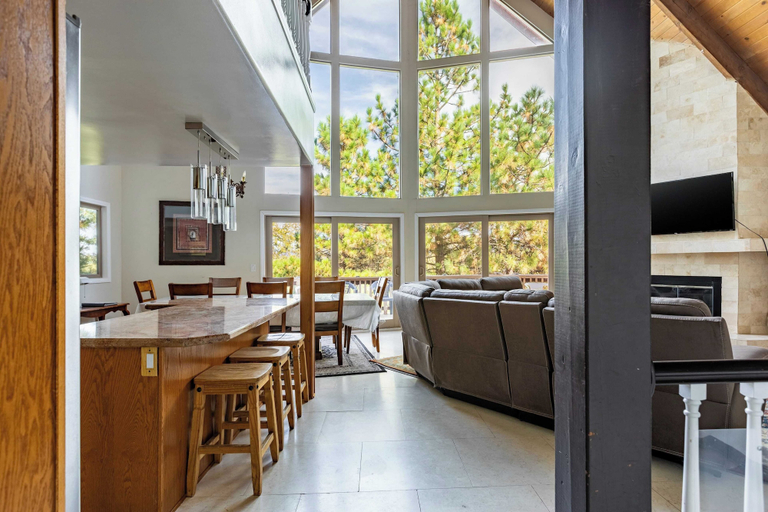 Others 5, Mystic Ridge by Avantstay Game Room + Views, San Bernardino