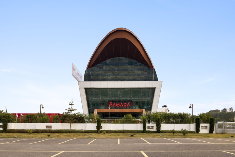 Exterior & Views