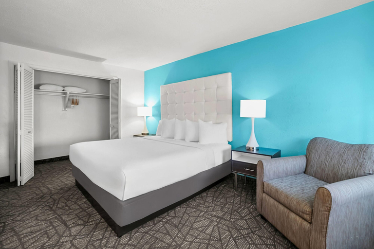 Bedroom 3, Howard Johnson by Wyndham Columbus Fort Benning, Muscogee