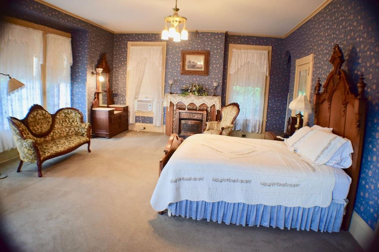 Bedroom 2, The Hancock House Bed & Breakfast Inn, Dubuque