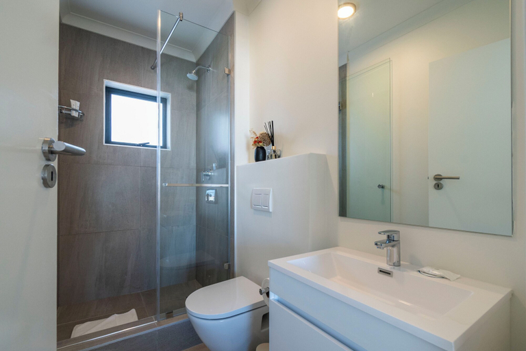Bathroom 3, The Sage Aparthotel by Totalstay, City of Cape Town