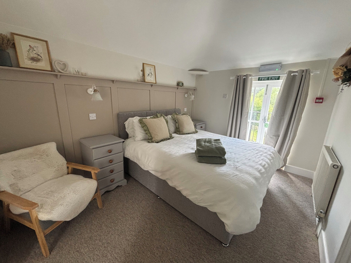 Bedroom 2, The Elsted Inn, West Sussex