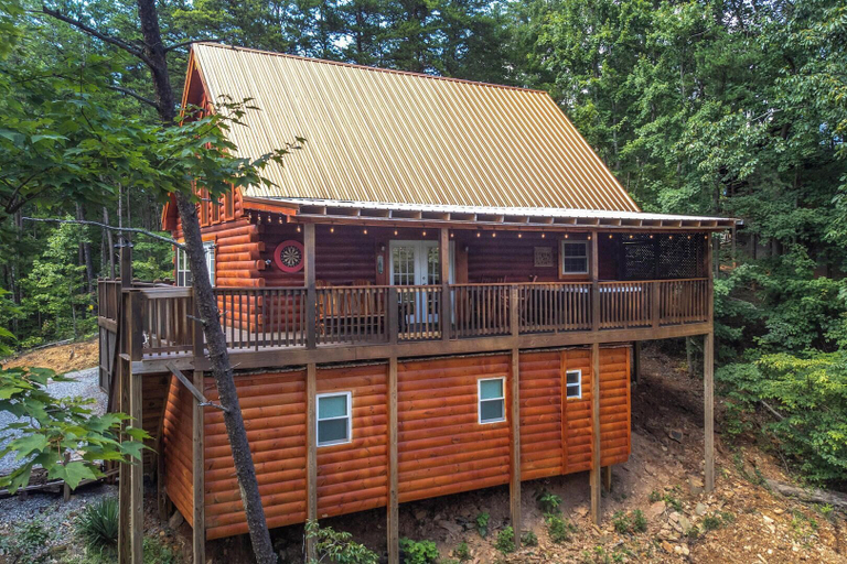 Exterior & Views 2, Beary Nice to Meet You!, Sevier