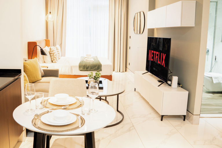 Interior 2, Luxury Studio Rooftop Pool & Gym Access, Dubai